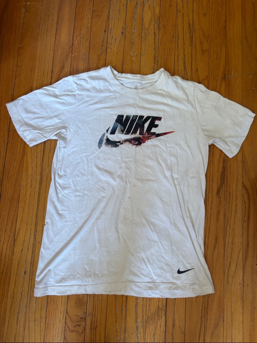 Nike White Short Sleeve Graphic Swoosh Tee